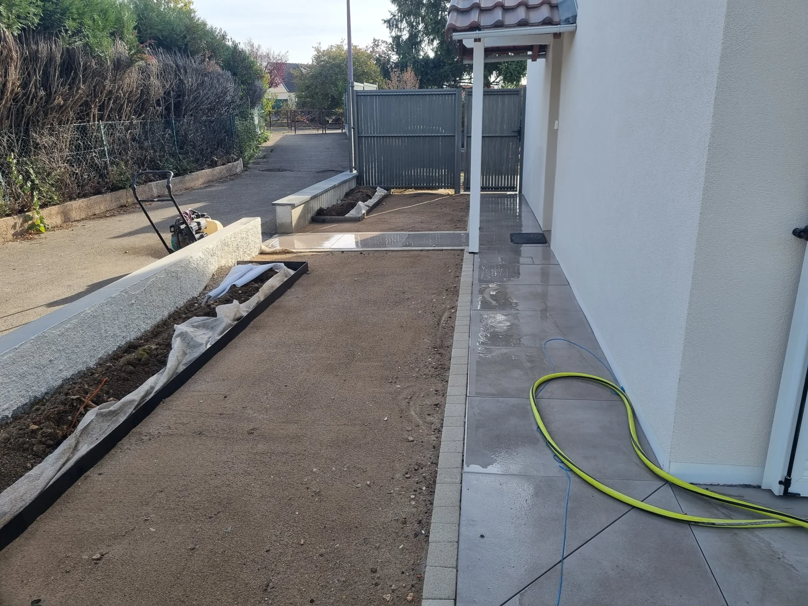 Pose de la bordure en Corten
